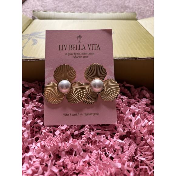 Magnolia Flower Pearl Shell Earrings Liv Bella Vita Party Cocktail Beach $62 - Picture 1 of 10